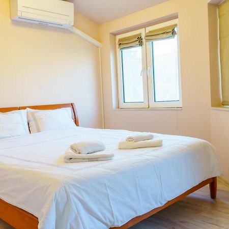 Centrally Located Apartment In Varna Esterno foto