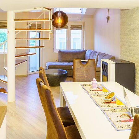 Centrally Located Apartment In Varna Esterno foto