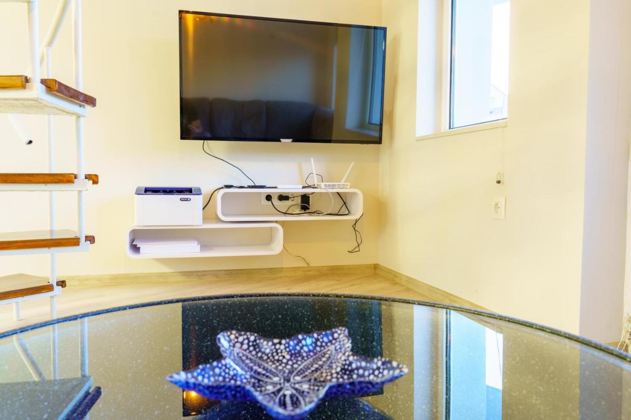 Centrally Located Apartment In Varna Esterno foto