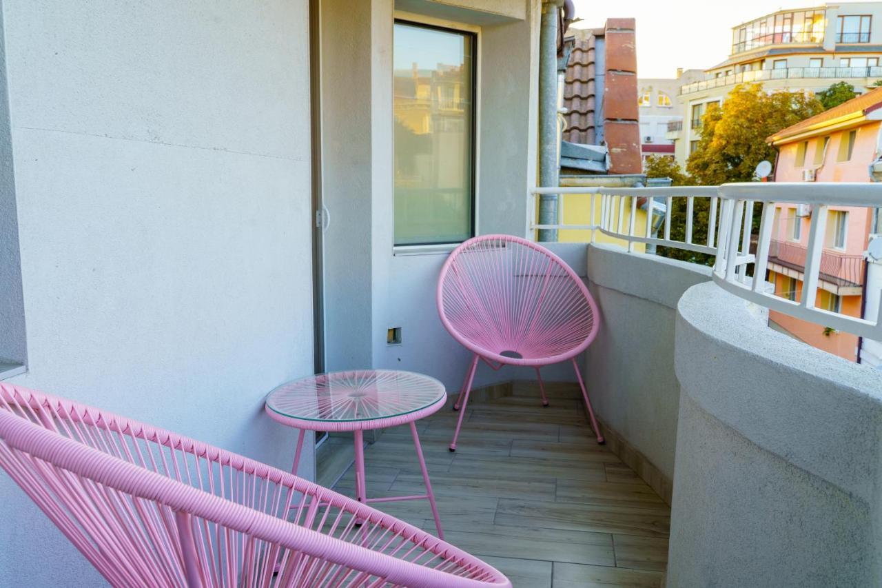Centrally Located Apartment In Varna Esterno foto