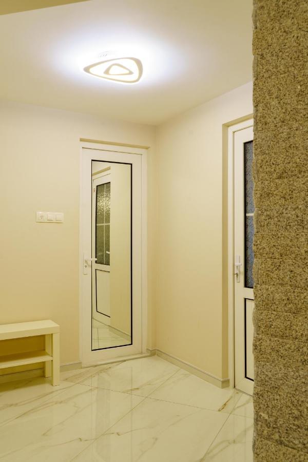 Centrally Located Apartment In Varna Esterno foto