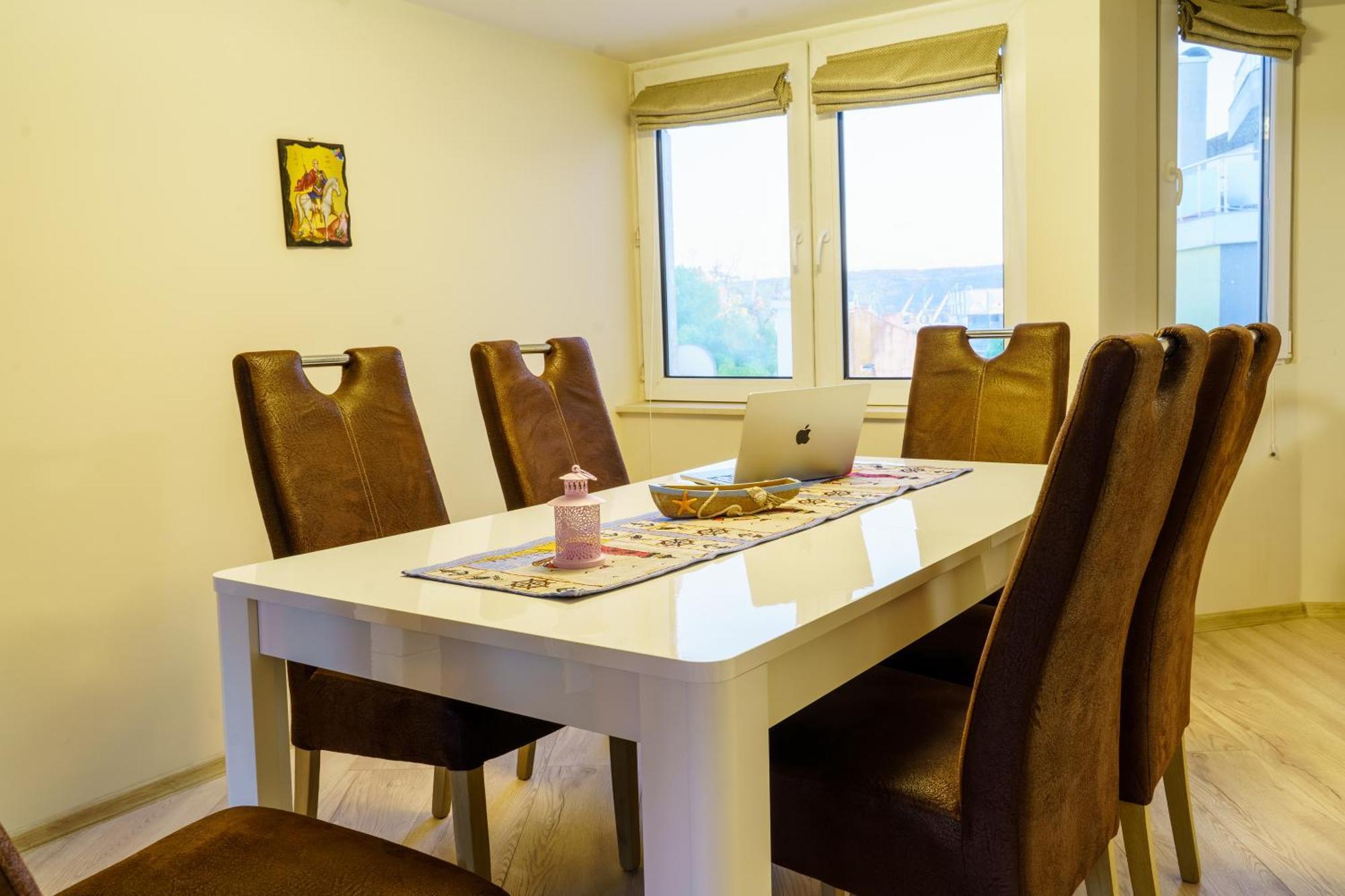 Centrally Located Apartment In Varna Esterno foto